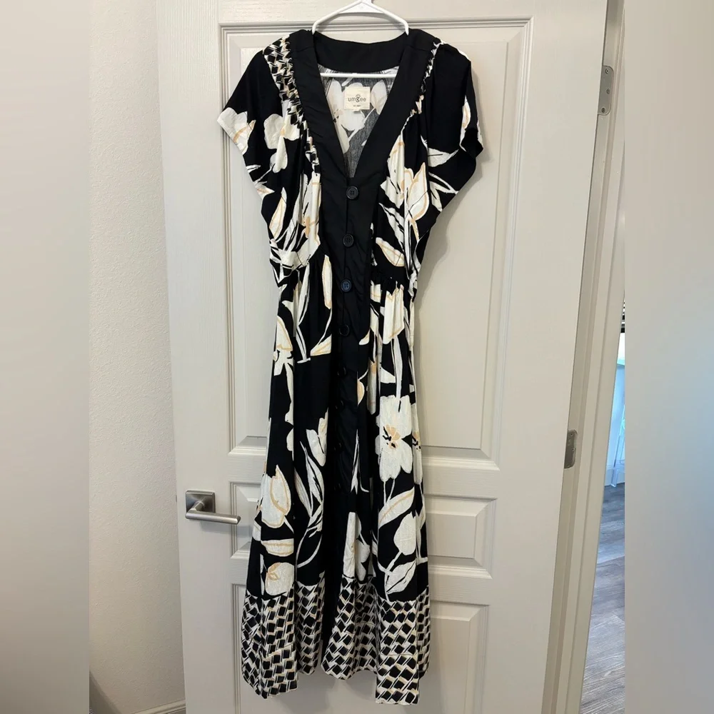 Umgee L Black Floral V-Neck Midi Dress
**NEVER WORN - Picture 2 of 3